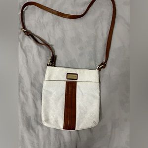 tommy hilfiger adjustable length shoulder bag.
